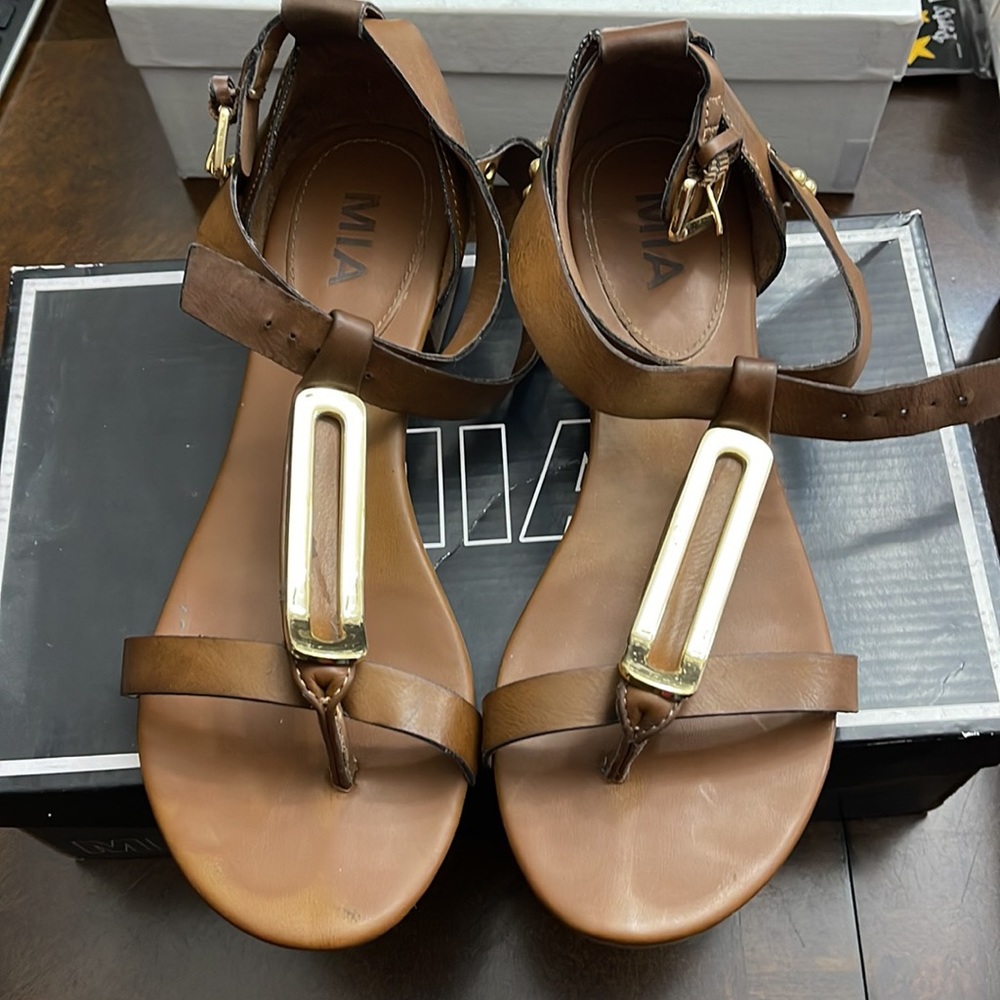 Mia sandals brown